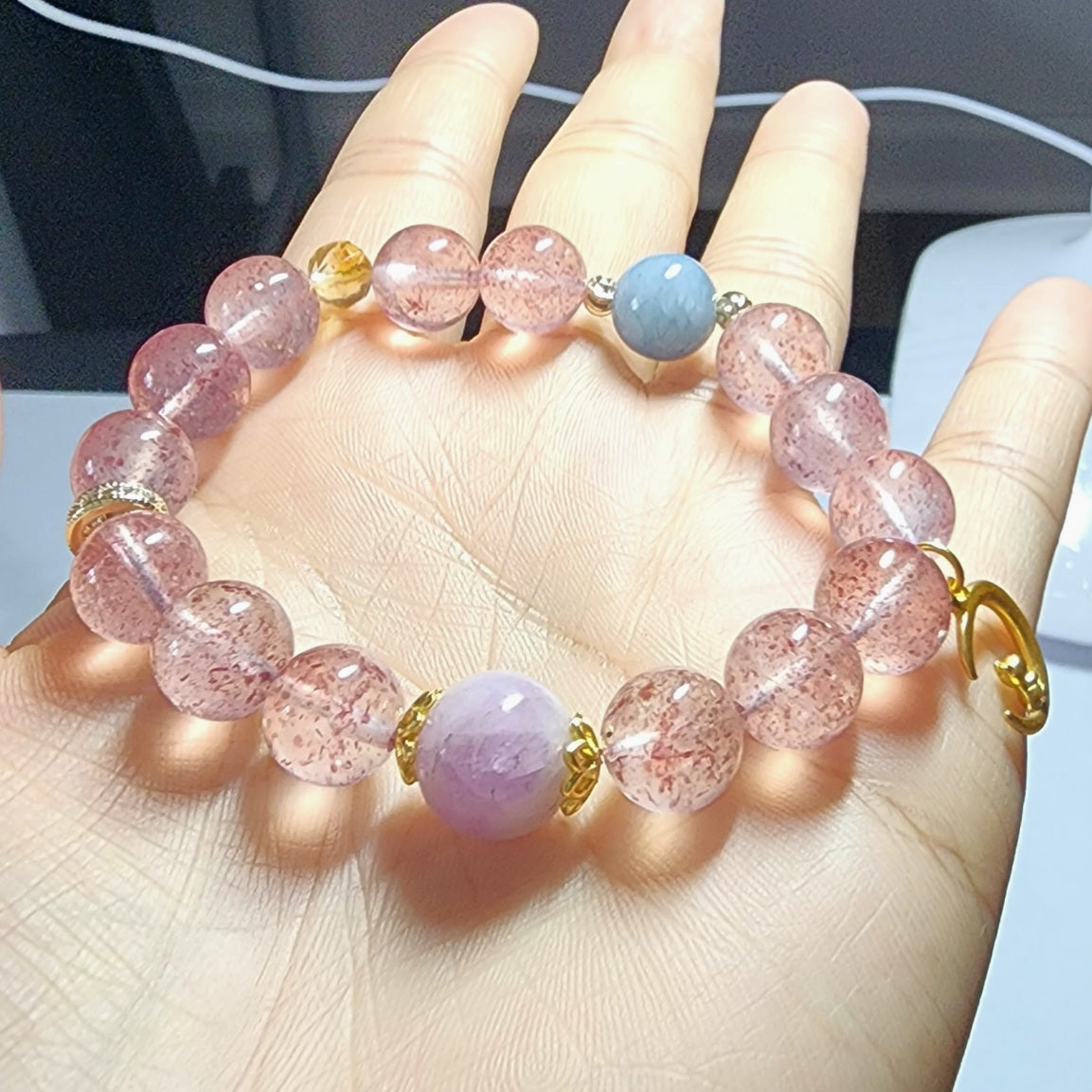 High Quality 10.3mm White Water Strawberry Crystal Bracelet