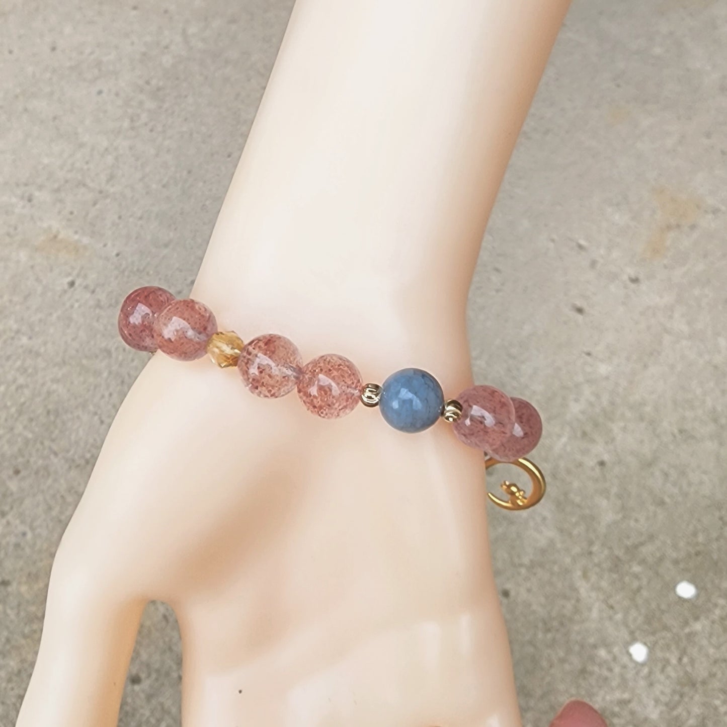 High Quality 10.3mm White Water Strawberry Crystal Bracelet