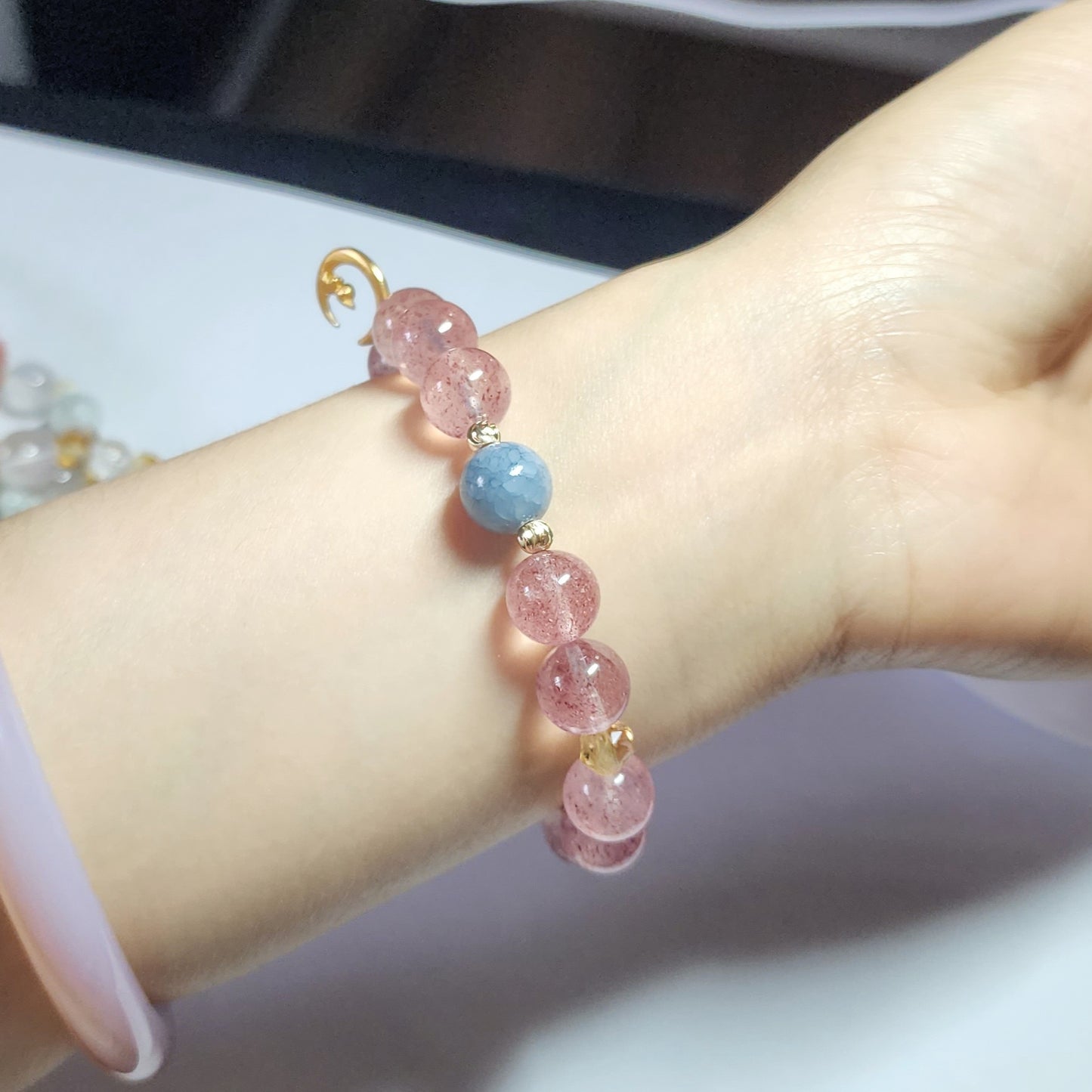 High Quality 10.3mm White Water Strawberry Crystal Bracelet