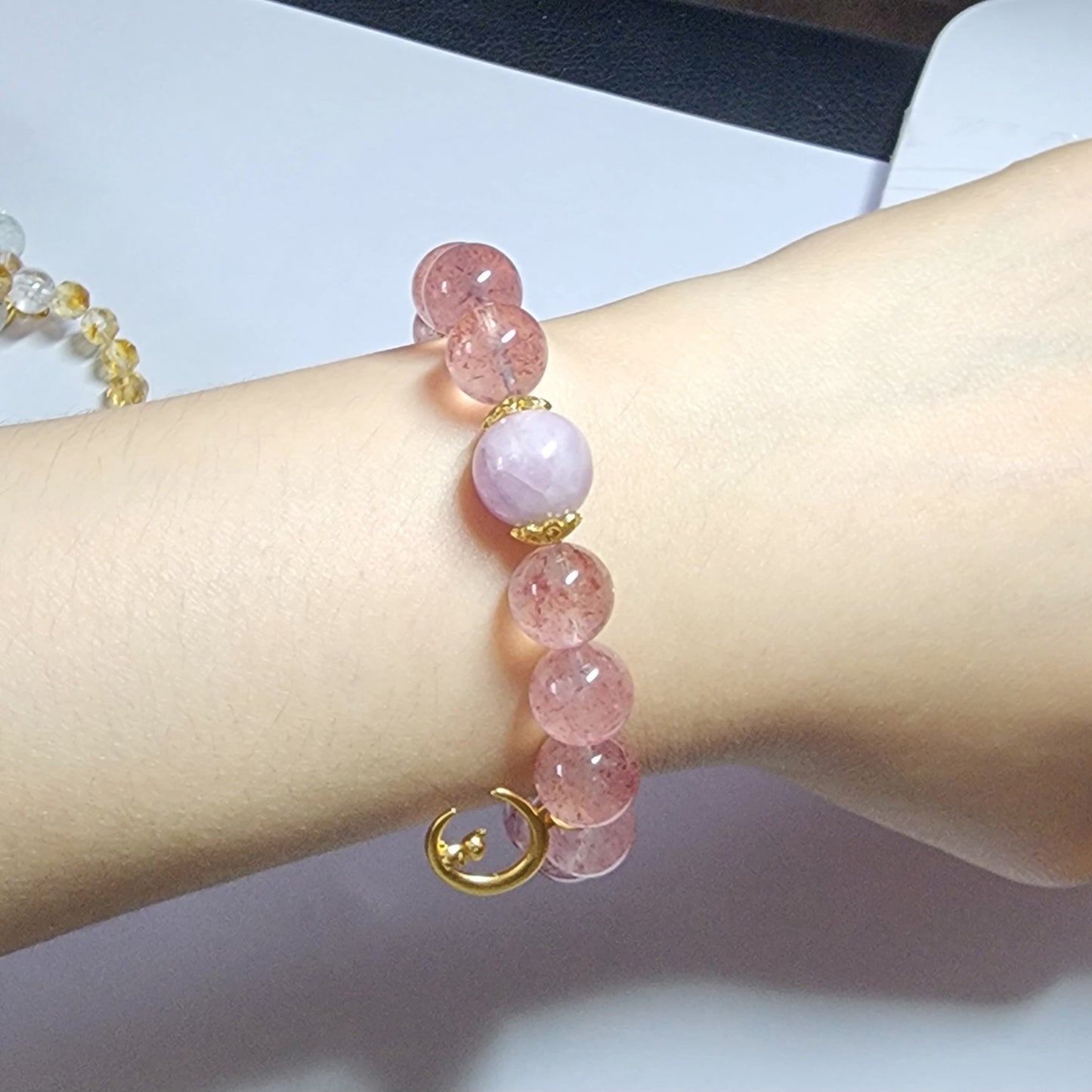 High Quality 10.3mm White Water Strawberry Crystal Bracelet