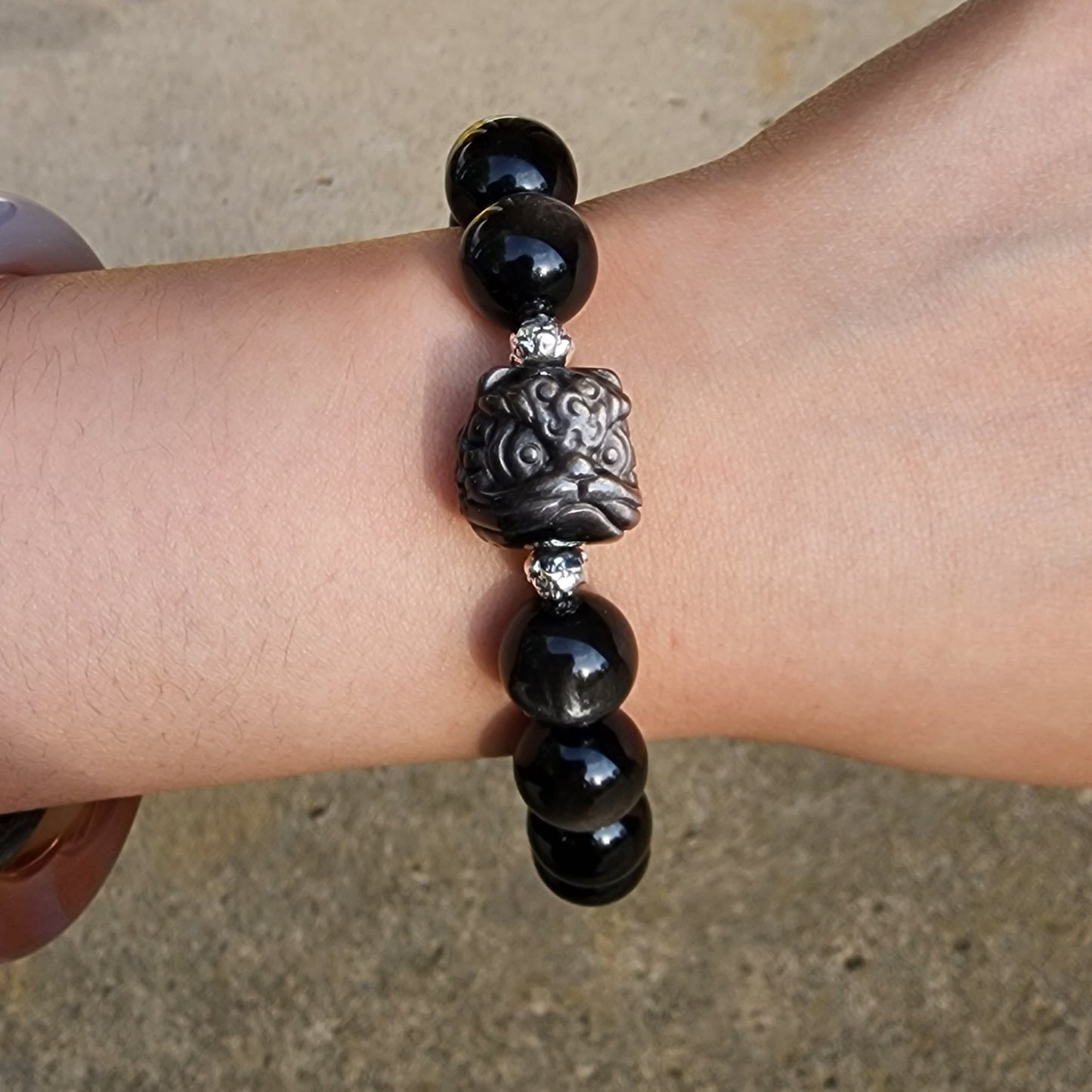 Highest quality

12mm Dancing lion Silver Obsidian
Bracelet